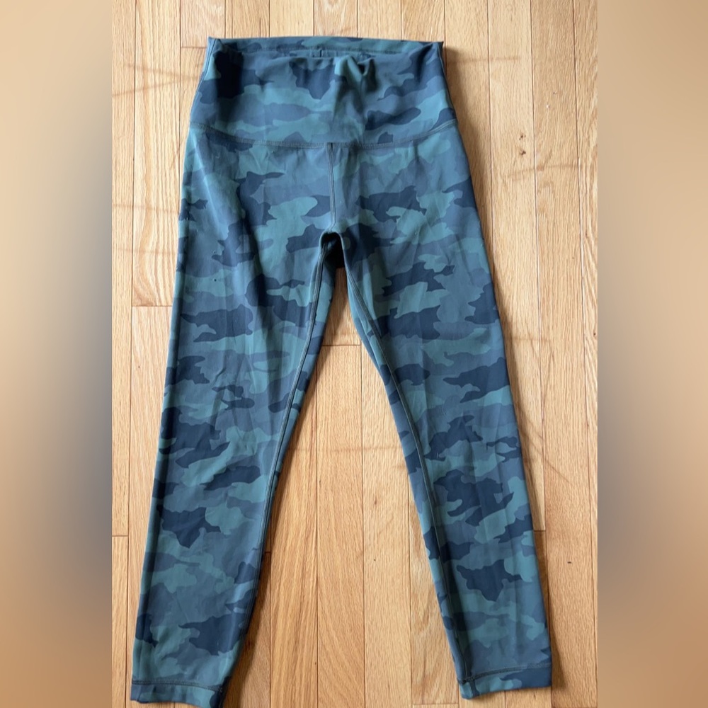 Lululemon Wunder Train size 8, 23”